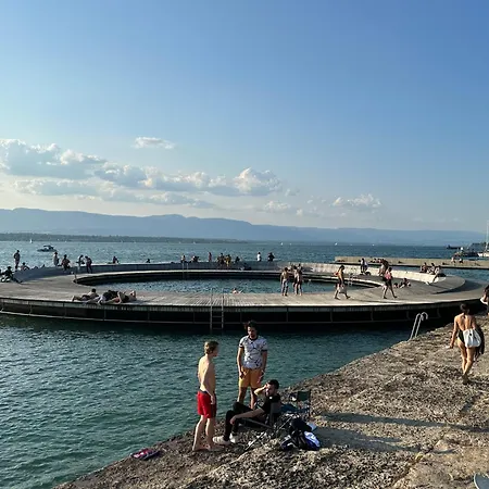 Magnifique Appartemens Aux Eaux Vives *